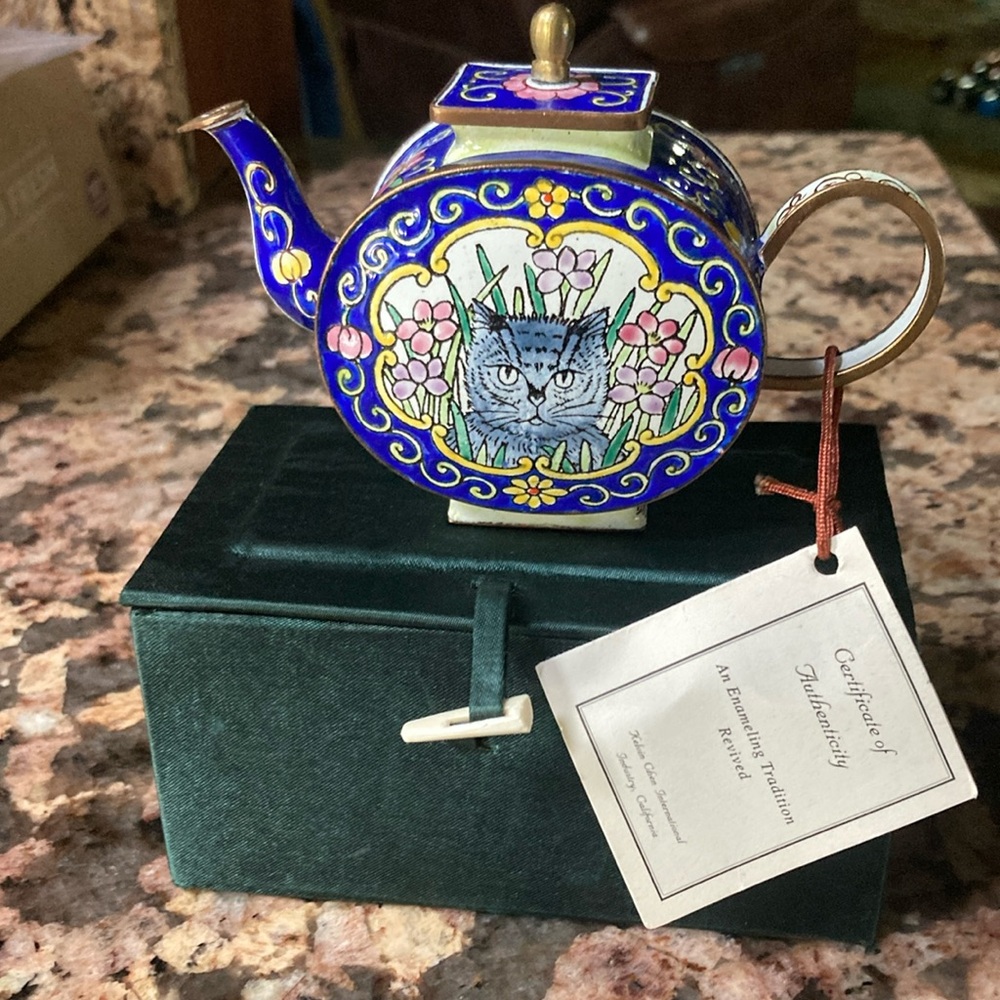 Tea pot